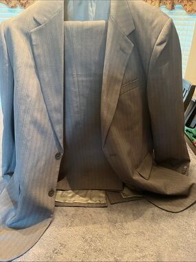 Men’s Gray Pinstripe Two-Button Classic Suit Jacket Size 44 Long Pants 42